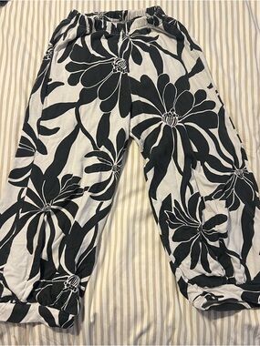 bryn Walker Black and Cream Floral Wide-Leg Crop Sweatpants